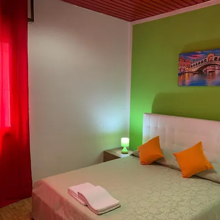 Venice House Homestay *