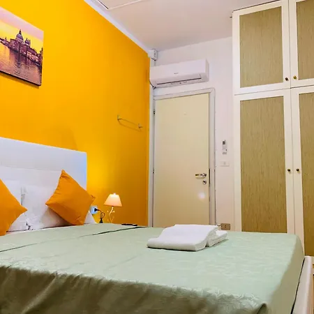 Venice House Homestay *