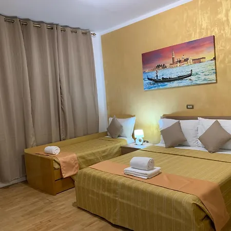 Venice House Homestay *